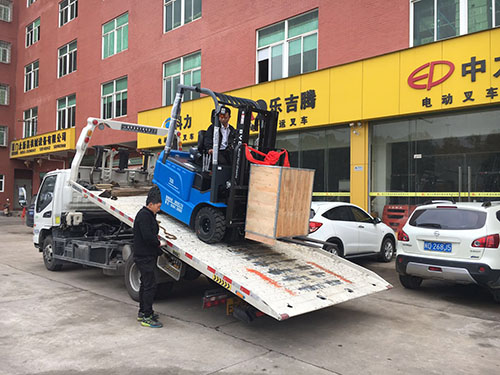 廈門電動叉車公司，銷售比亞迪電動叉車2.5噸一臺