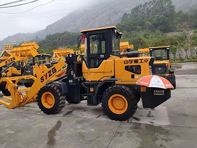 恭喜羅總喜提新車，山宇裝載機940走起，山宇重工，助您成功！